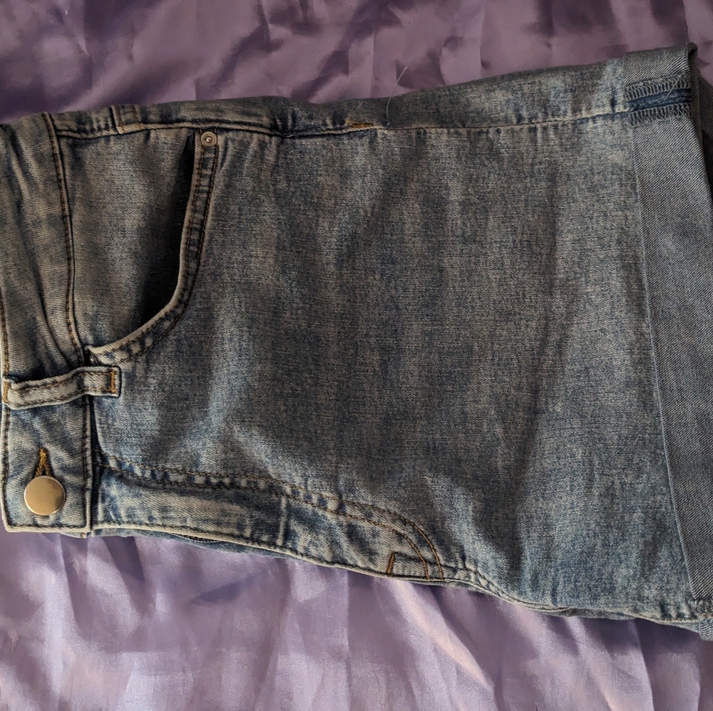 Woman's jean shorts